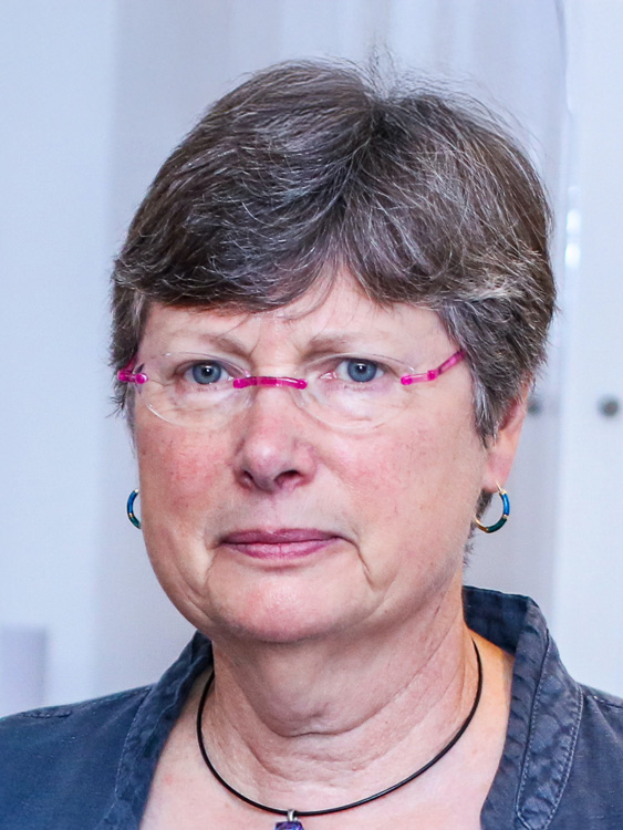 Profile Image Fiona Charles