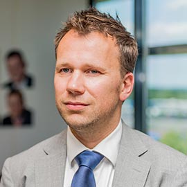 Robert Lourens
                            